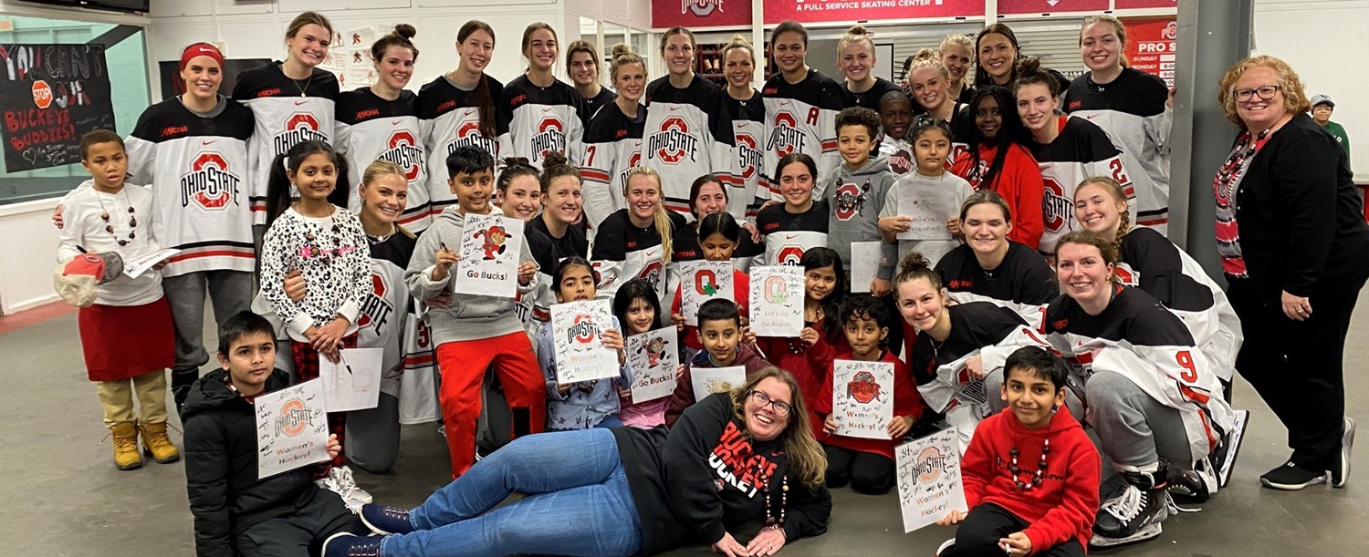 Students and members of the Ohio State University Women&#39;s Hockey Team pose for photo