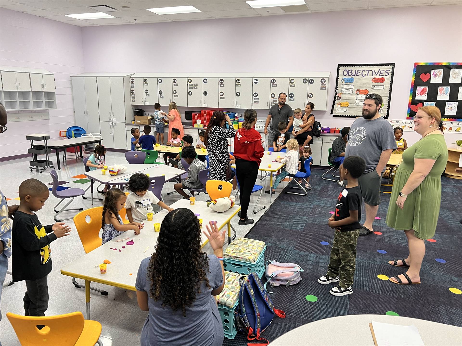 Kindergartners meet teachers.