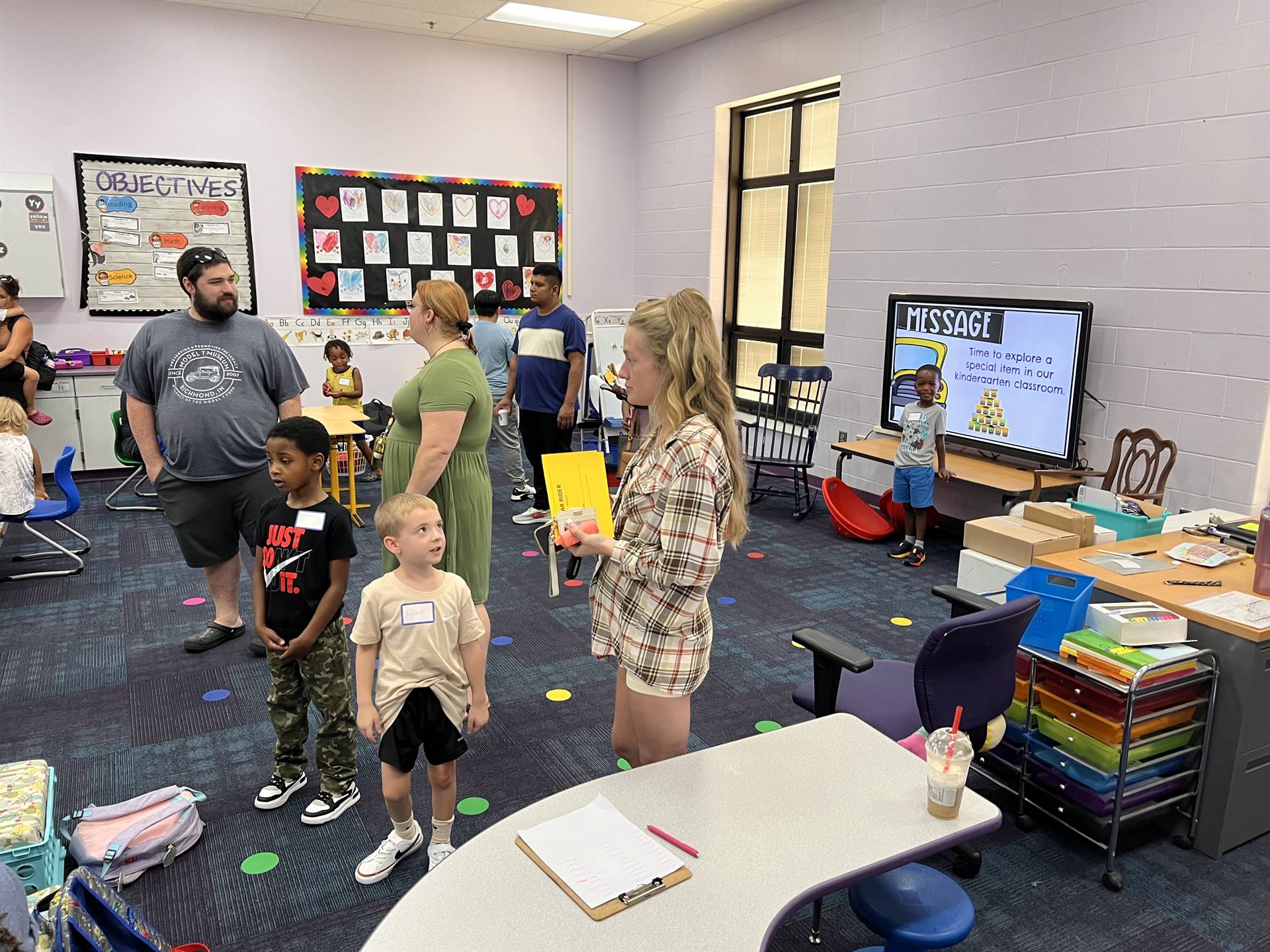 Kindergarten Families meet teachers.